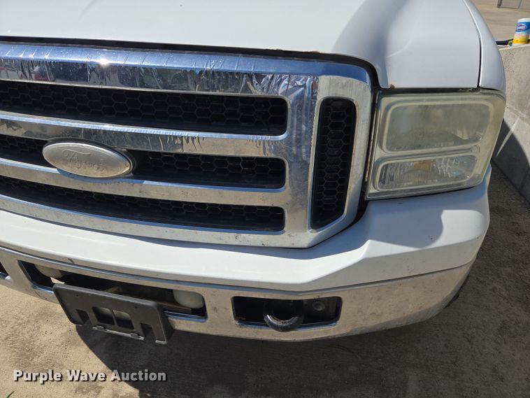 image for item DO7877 2006 Ford F350 Super Duty Crew Cab pickup truck