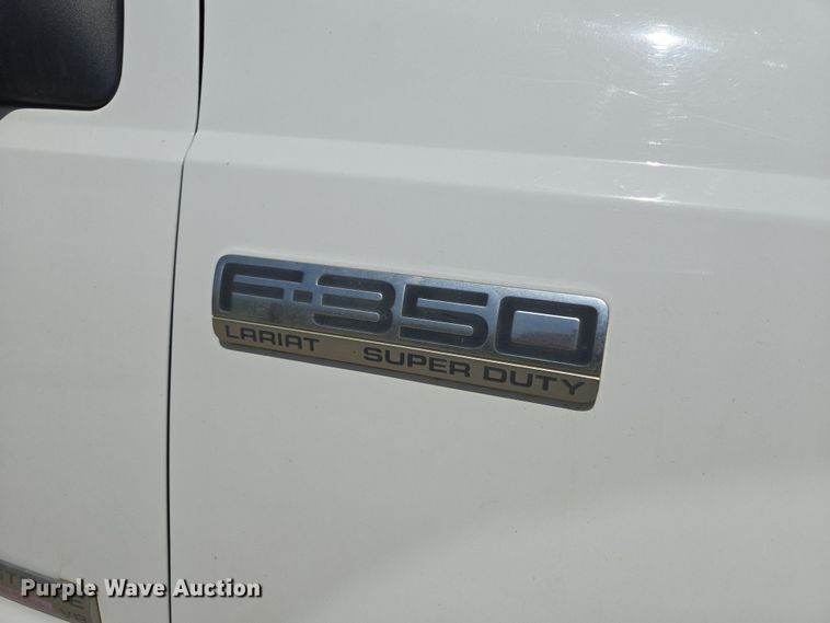 image for item DO7877 2006 Ford F350 Super Duty Crew Cab pickup truck