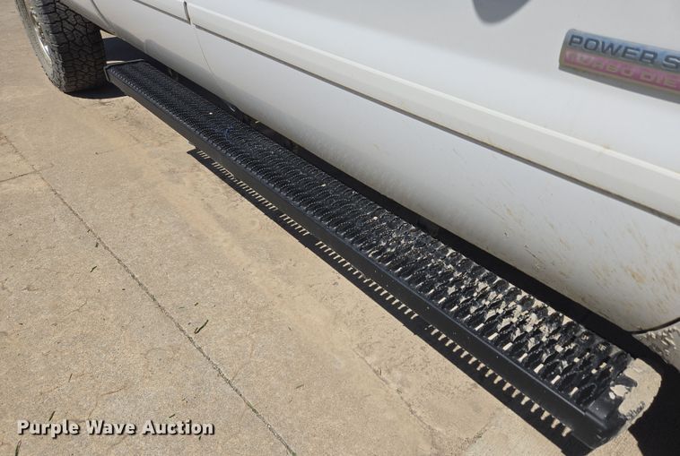 image for item DO7877 2006 Ford F350 Super Duty Crew Cab pickup truck