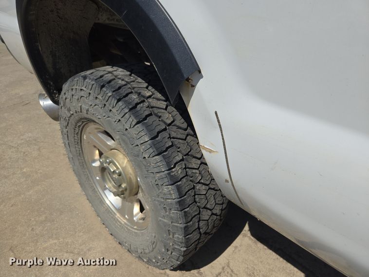 image for item DO7877 2006 Ford F350 Super Duty Crew Cab pickup truck