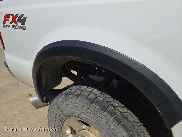 image for item DO7877 2006 Ford F350 Super Duty Crew Cab pickup truck