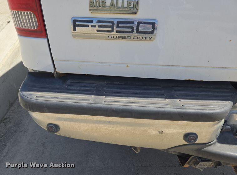 image for item DO7877 2006 Ford F350 Super Duty Crew Cab pickup truck