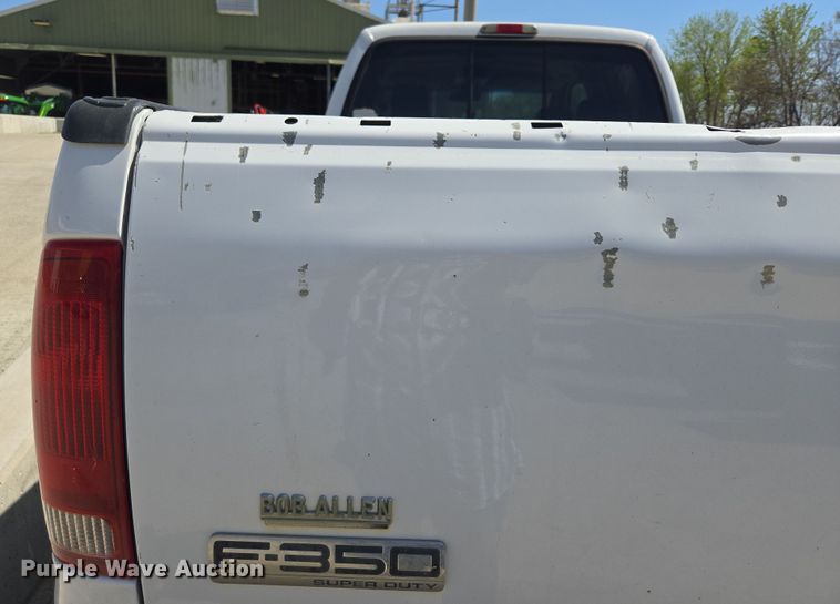 image for item DO7877 2006 Ford F350 Super Duty Crew Cab pickup truck