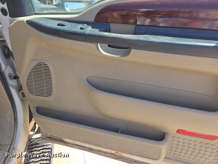 image for item DO7877 2006 Ford F350 Super Duty Crew Cab pickup truck