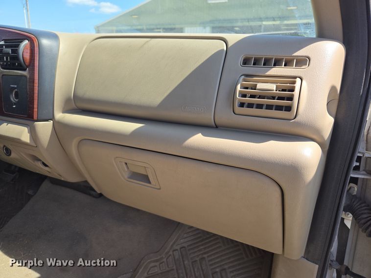 image for item DO7877 2006 Ford F350 Super Duty Crew Cab pickup truck