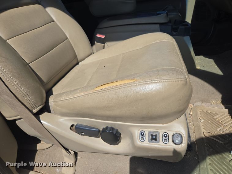 image for item DO7877 2006 Ford F350 Super Duty Crew Cab pickup truck