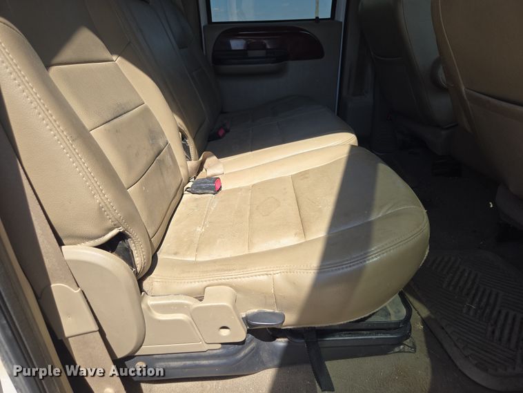 image for item DO7877 2006 Ford F350 Super Duty Crew Cab pickup truck