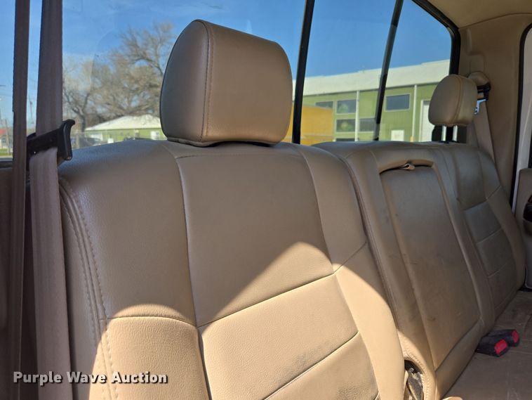 image for item DO7877 2006 Ford F350 Super Duty Crew Cab pickup truck