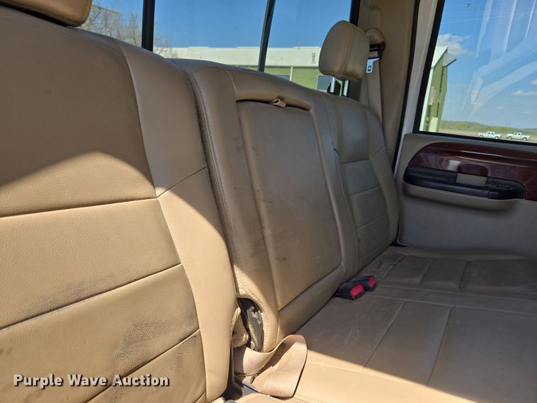 image for item DO7877 2006 Ford F350 Super Duty Crew Cab pickup truck