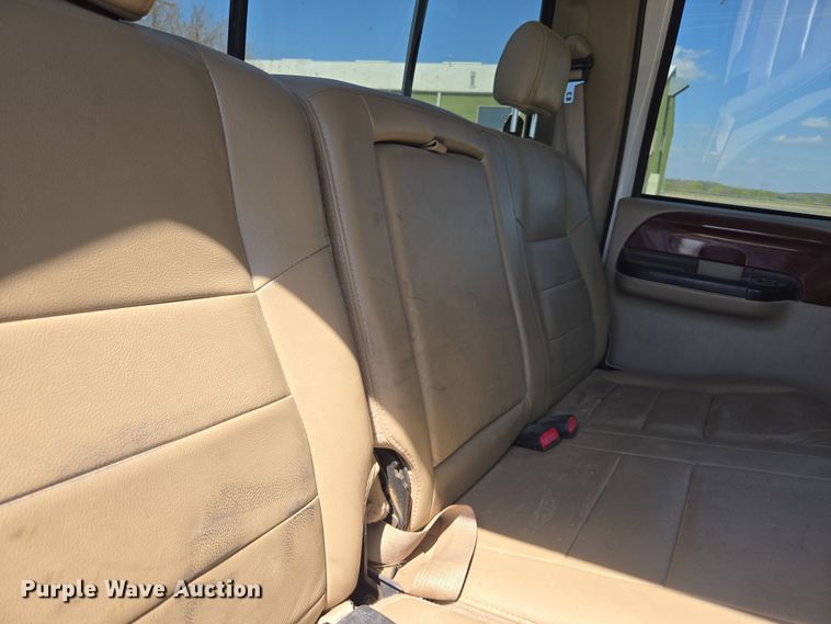 image for item DO7877 2006 Ford F350 Super Duty Crew Cab pickup truck