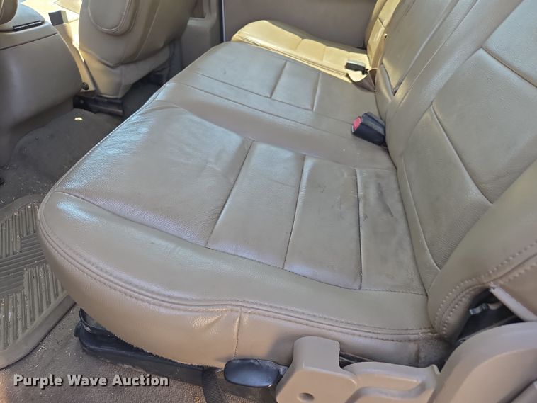 image for item DO7877 2006 Ford F350 Super Duty Crew Cab pickup truck