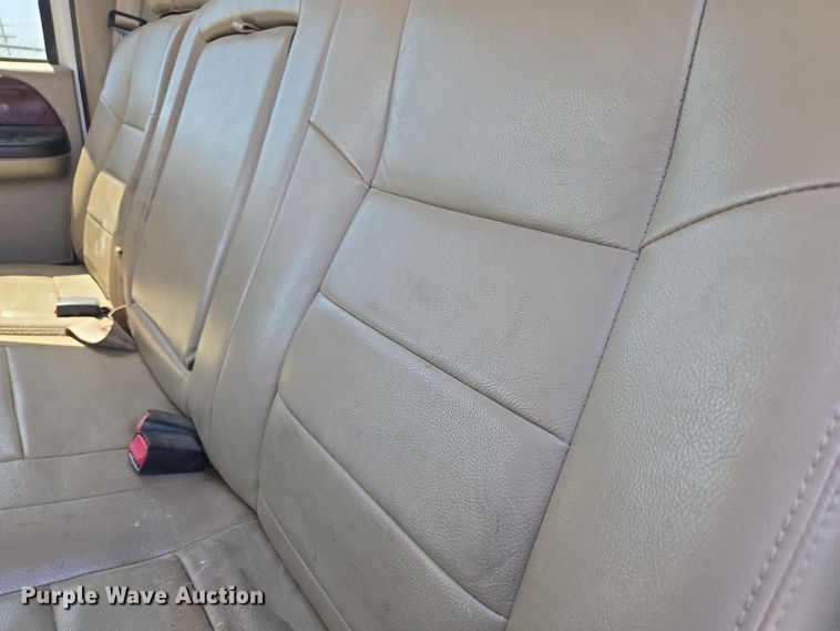 image for item DO7877 2006 Ford F350 Super Duty Crew Cab pickup truck