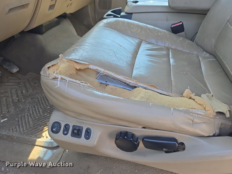 image for item DO7877 2006 Ford F350 Super Duty Crew Cab pickup truck