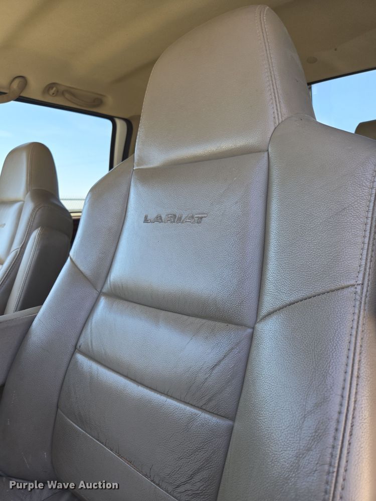 image for item DO7877 2006 Ford F350 Super Duty Crew Cab pickup truck