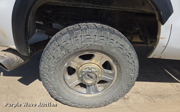 image for item DO7877 2006 Ford F350 Super Duty Crew Cab pickup truck