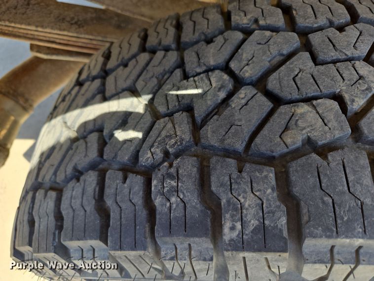 image for item DO7877 2006 Ford F350 Super Duty Crew Cab pickup truck