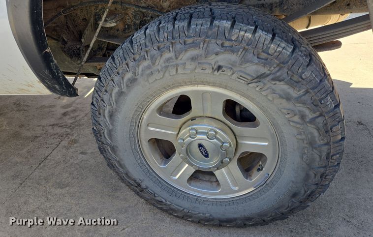 image for item DO7877 2006 Ford F350 Super Duty Crew Cab pickup truck