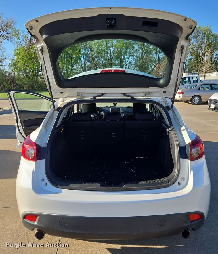 image for item DO7886 2015 Mazda Mazda 3 