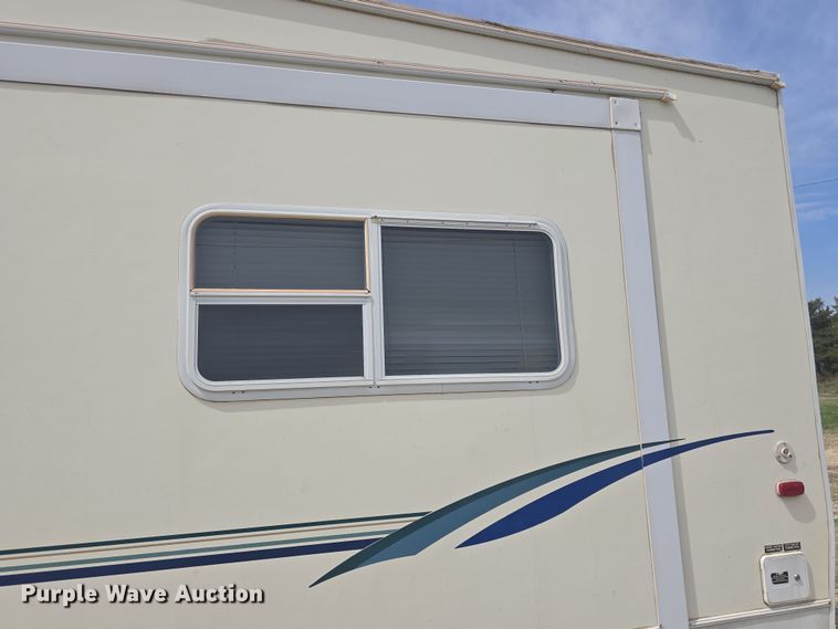 image for item DO7895 2001 Keystone Cougar camper