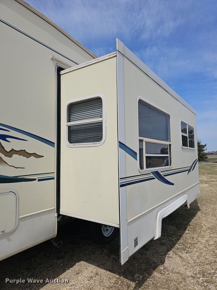 image for item DO7895 2001 Keystone Cougar camper