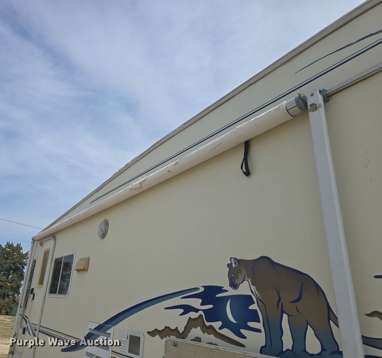 image for item DO7895 2001 Keystone Cougar camper