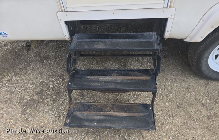 image for item DO7895 2001 Keystone Cougar camper