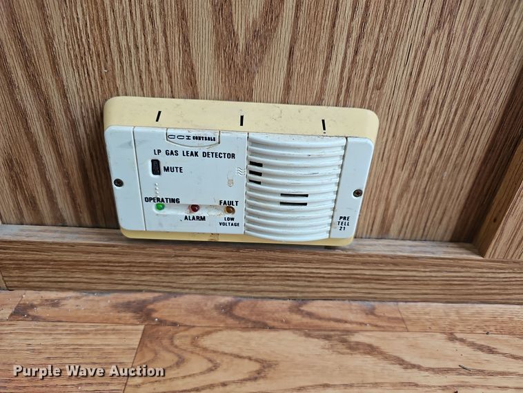 image for item DO7895 2001 Keystone Cougar camper