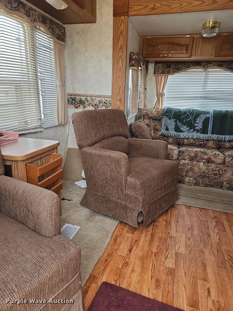 image for item DO7895 2001 Keystone Cougar camper