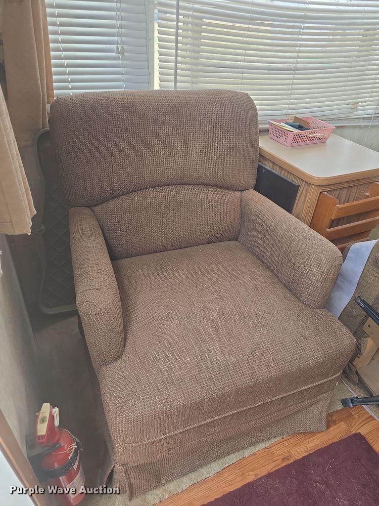 image for item DO7895 2001 Keystone Cougar camper