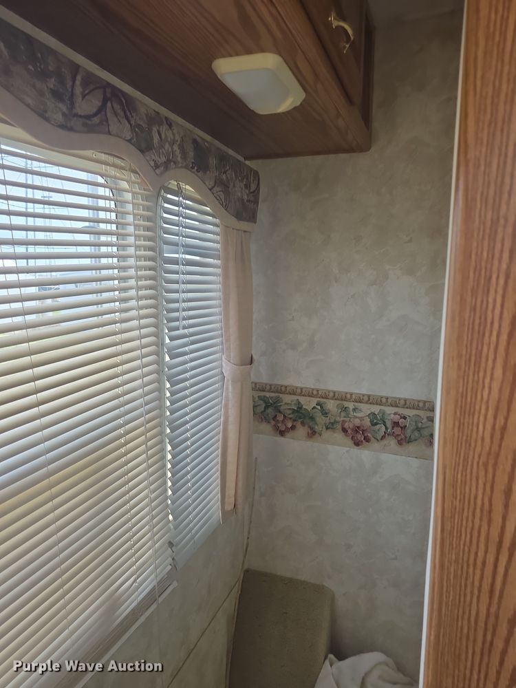 image for item DO7895 2001 Keystone Cougar camper