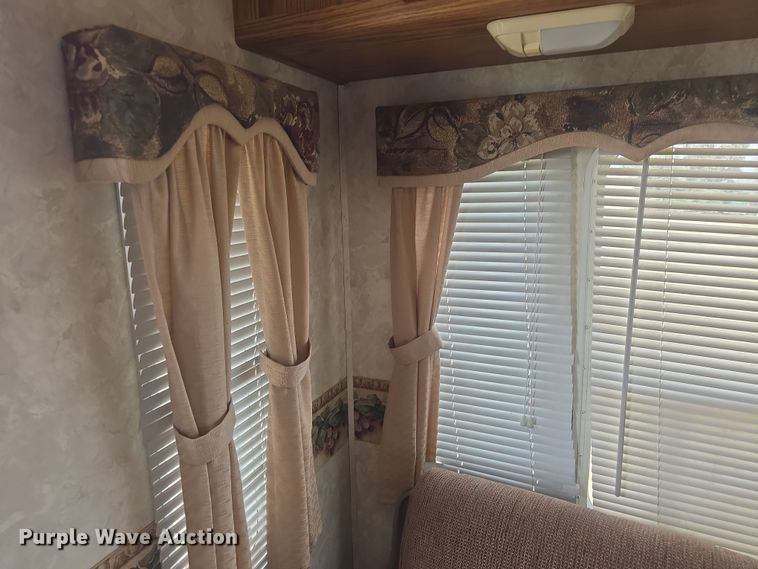 image for item DO7895 2001 Keystone Cougar camper