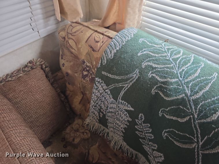 image for item DO7895 2001 Keystone Cougar camper