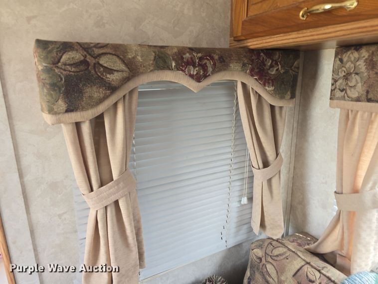 image for item DO7895 2001 Keystone Cougar camper