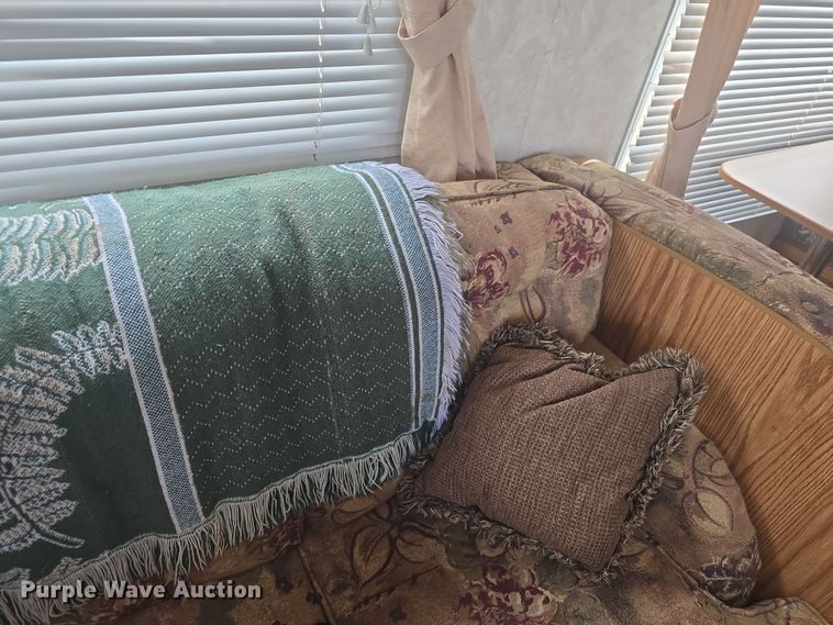 image for item DO7895 2001 Keystone Cougar camper