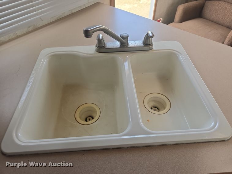 image for item DO7895 2001 Keystone Cougar camper