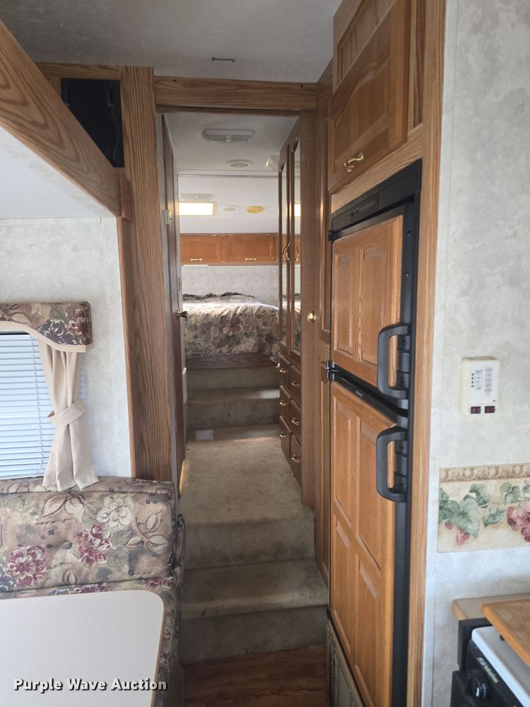 image for item DO7895 2001 Keystone Cougar camper