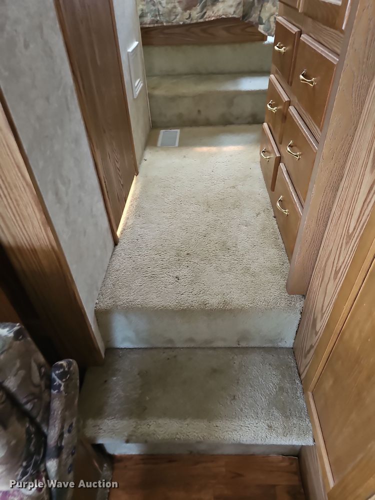 image for item DO7895 2001 Keystone Cougar camper