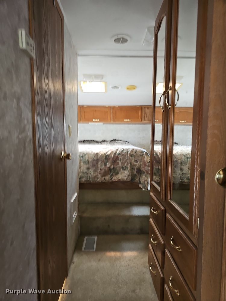 image for item DO7895 2001 Keystone Cougar camper