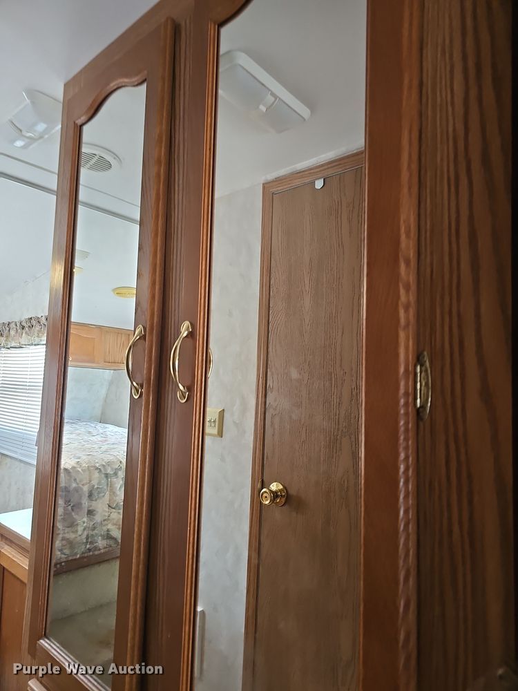 image for item DO7895 2001 Keystone Cougar camper