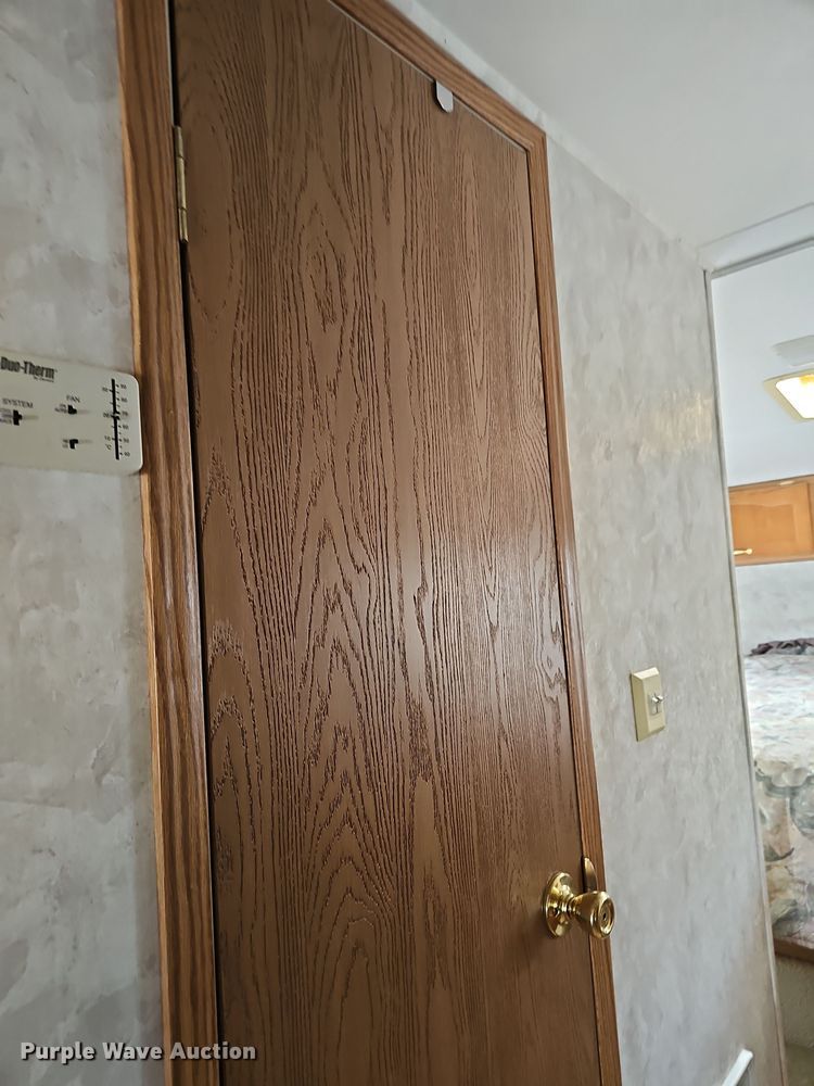 image for item DO7895 2001 Keystone Cougar camper