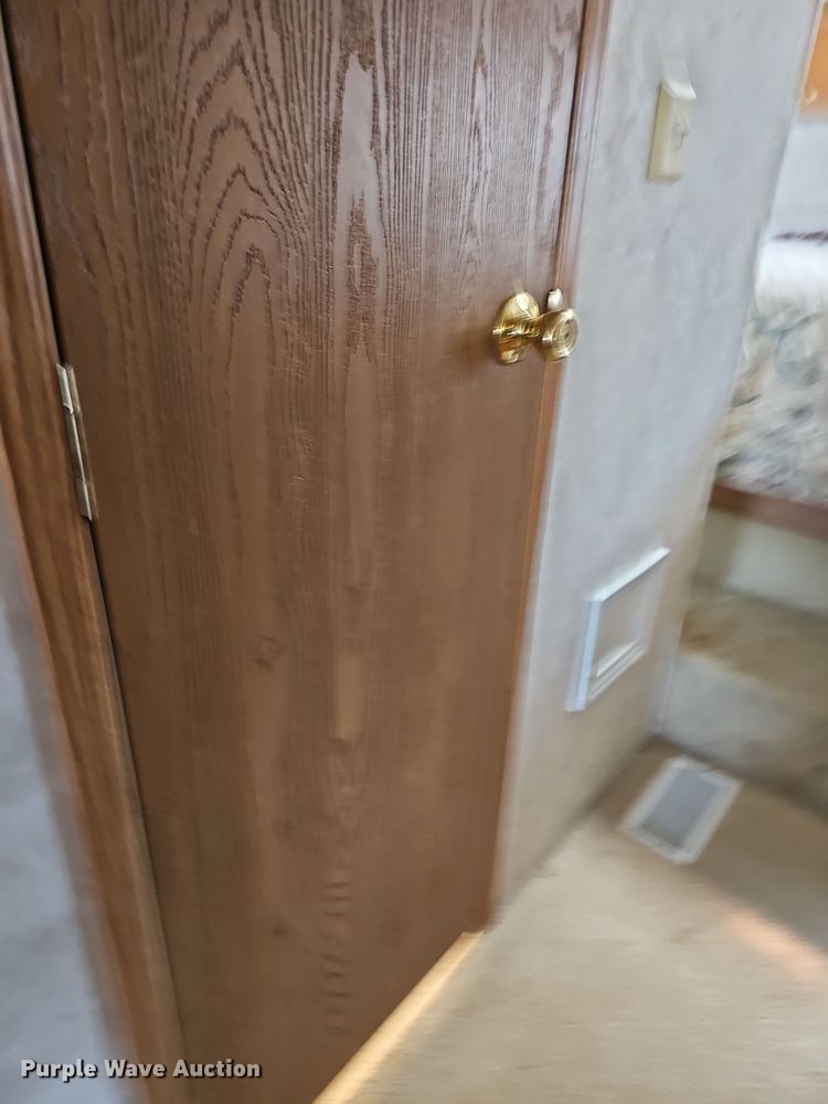 image for item DO7895 2001 Keystone Cougar camper