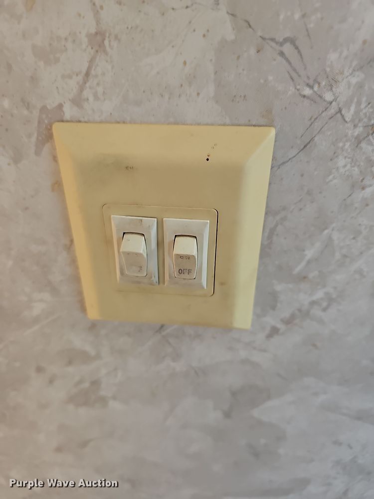 image for item DO7895 2001 Keystone Cougar camper