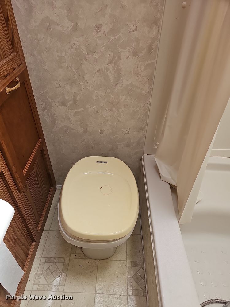 image for item DO7895 2001 Keystone Cougar camper