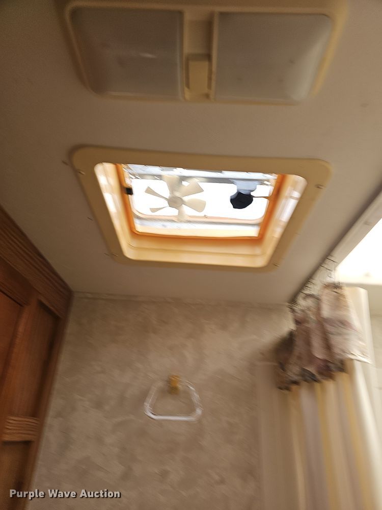 image for item DO7895 2001 Keystone Cougar camper