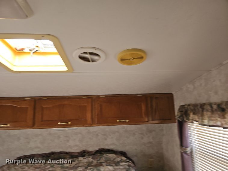 image for item DO7895 2001 Keystone Cougar camper