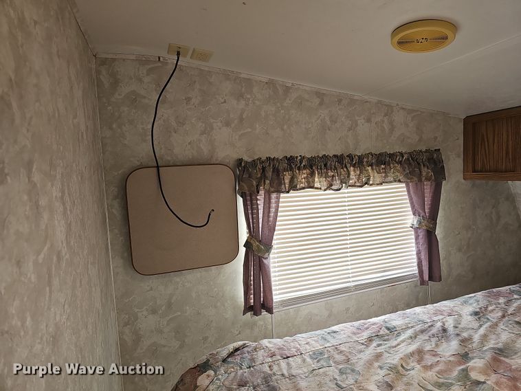 image for item DO7895 2001 Keystone Cougar camper