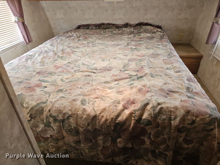 image for item DO7895 2001 Keystone Cougar camper