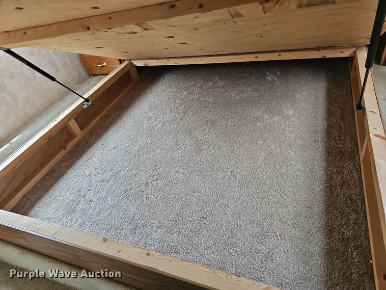 image for item DO7895 2001 Keystone Cougar camper