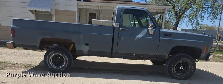 image for item DO7896 1976 Chevrolet  K10 pickup truck