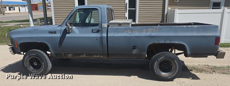 image for item DO7896 1976 Chevrolet  K10 pickup truck